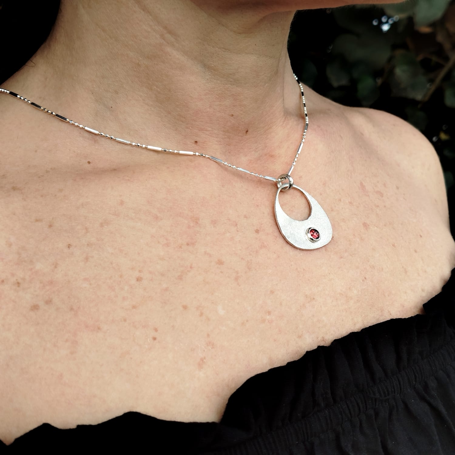 Colgante de plata 950 y granate - Imagen 2