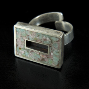 Anillo de plata y mosaico de crisoprasa y rodocrosita