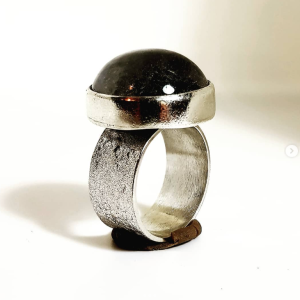 Anillo de plata y cuarzo transparente