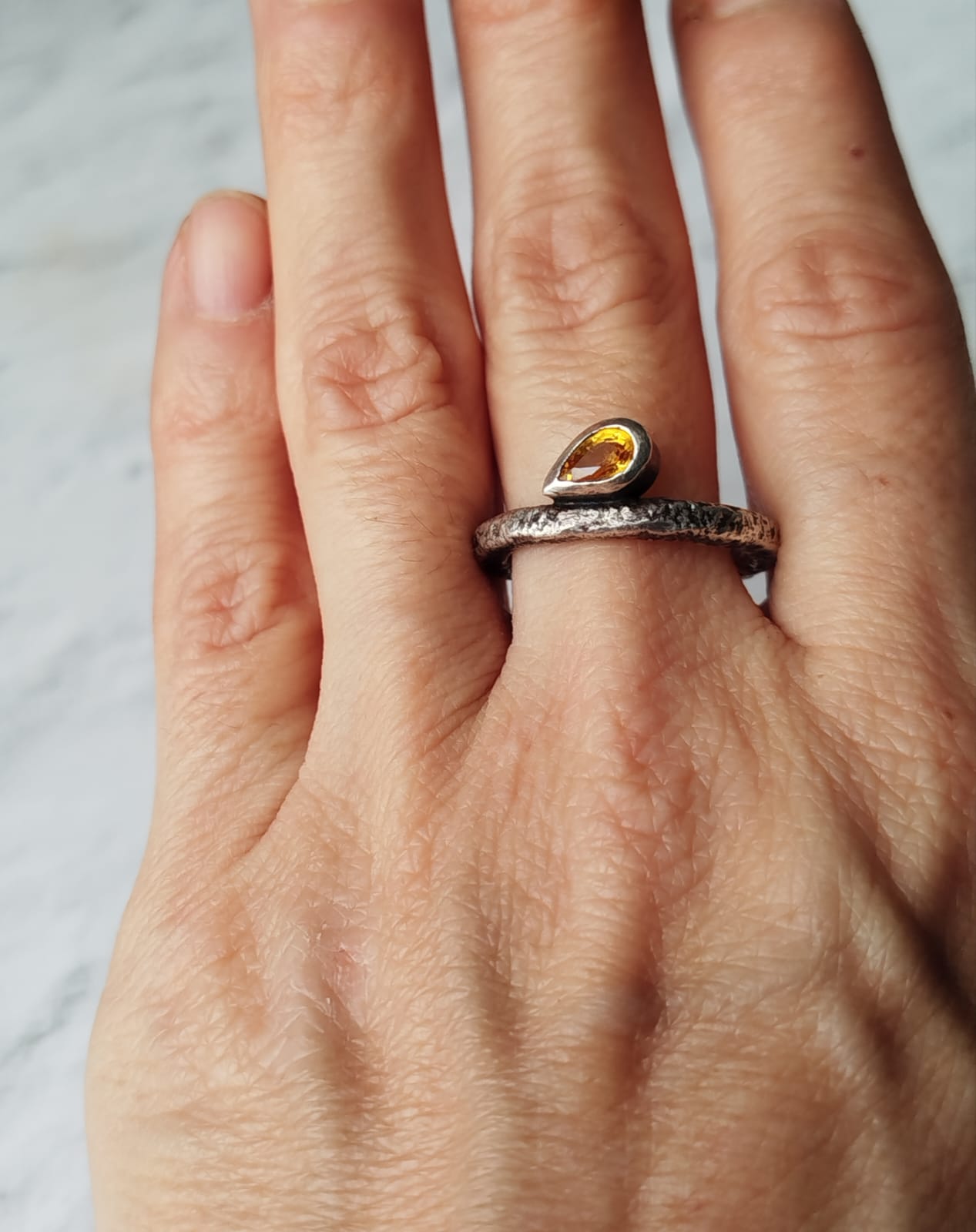 Anillo de plata y zafiro - Imagen 2