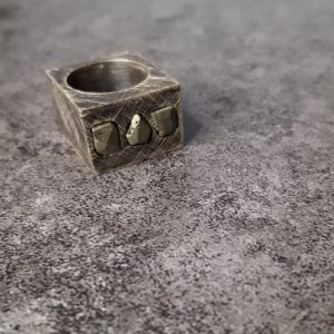 Anillo de plata y pirita